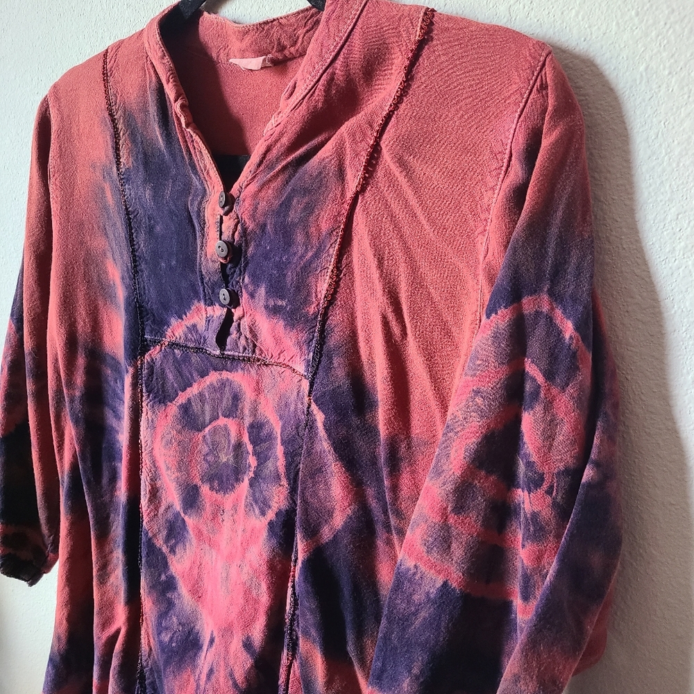 VINTAGE Tie Dye Red and Purple Quarter Sleeve Tunic Shirt